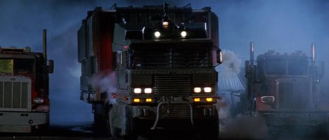 вот нормальный вариант вместительного домика на колесах