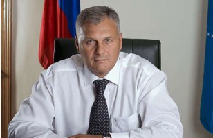 пацан дурак это понятно.

а можно вот также допросить вот этих двух личностей? 
а то прямо ограбление века раскрыли!?