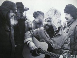 К этой фотке смело можно дать комментарий: "Кадр из худ. фильма "Город" реж. А. Бурцев, 1990г."