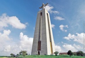 Статуя Христа в Португалии