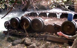 Этот не до конца притоплен, так, слегка... Бониас, Израиль. Танк Т-34. Сирийский.