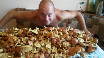 )) ну, если и осьминог, то лысый)) Рыбалку и грибочки тож люблю))