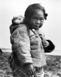 фотка больше всех понравилась. только что в ней редкого и исторического? Только то, что старая. Не в эту подборку.
