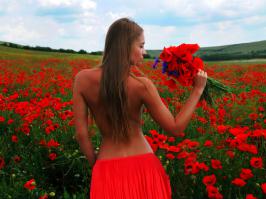 Topless Holiday -  новый интернет тренд