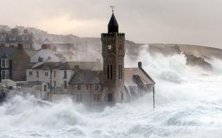 Шторм в Корнуэле.
