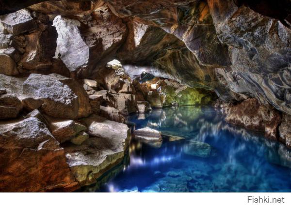 Термальная пещера в Исландии