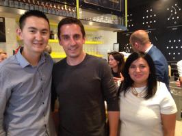 Молодцы Немцы! Очень организованные! Победили заслуженно!
Смотрел финал в баре который был открыт двумя легендарными игроками Манчестер Юнайтед!
Повезло что один из хозяев решил заскочить и посмотреть с нами! )))