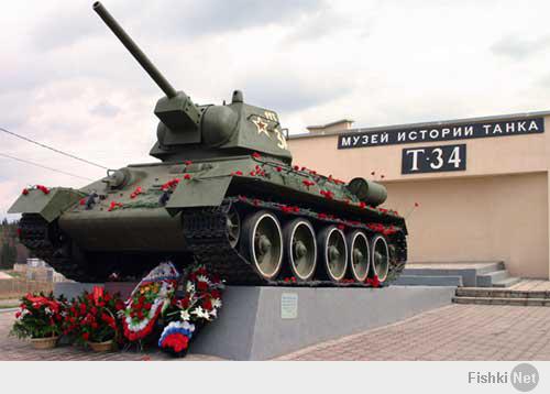 Да ему пора писать в Шолохово! С такой экспозицией вполне может претендовать на статус питерского филиала музея танка Т-34