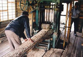 В "Душистые деревянные кубики" забыли добавить : 1)Для начала выпилите кубики