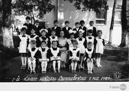 Польша, Северная группа войск. Май 1989, за плечами 1-ый класс. Я в нижнем ряду, вторая слева.