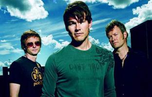 До кучи вспомнились другие скандинавы – норвежская группа A-ha. 
Forever not yours….