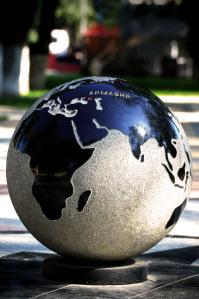 а вот и шар: немного откадрировал, почистил и выровнял уровни )