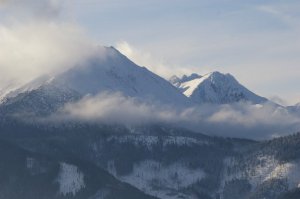 Пять лет подряд на новогоднии праздники гоняем с друзьями в Закопаны на лыжах кататься, оч нравится и по ценам и по впечатлениям, был во многих городах Польши очень красивые и своеобразные. Плохого отношения к русским не разу не встречал, даже в этом году)))