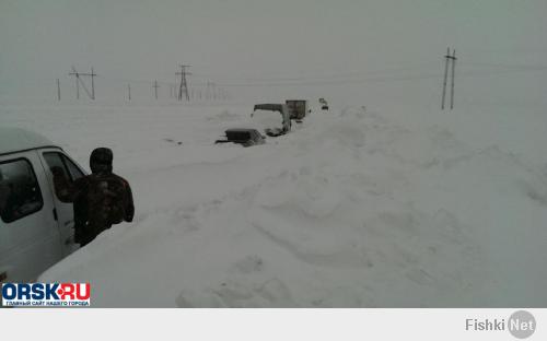 Депутатский — посёлок городского типа, административный центр Усть-Янского района Республики Якутия?69°18′38.57″ с. ш.
Орск - 51°12′00″ с. ш.