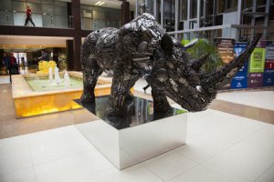 Ну молодец конечно, но у нас в бизнес центре есть поэпичнее звери.
Вот например носорог масштаб 1:1.
Москва, Ленинская слобода, д. 19, к.1 БЦ "Омега Плаза"