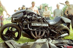 А как же нашего кулибина забыли ,который мотор от газ 53 поставил на мото