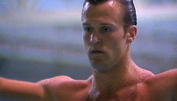 Джейсон Стэйтем 
Прыжки в воду !