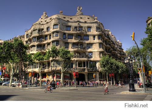 Дом без углов, арх. Гауди. г. Барселона, Испания