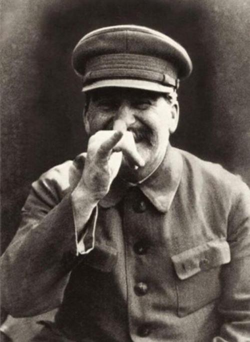 Тов. Сталин троллит на фишках.