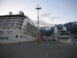 Видел его в Ушуайе, Патагония. На следующий день он выходил в Антарктиду на 2 недели! Очень круто!