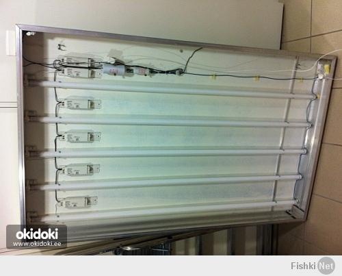 Монитор, из-за которого началась эта возня, был рекламным щитом, подсвечиваемым из нутри 2х5 метров. Только бумажку с рекламой прилепляй и всё. 

Системник остался хозяину на память.