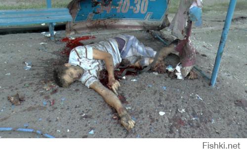 Стрелков, 21 июля 2014:
"Наступает время, когда России необходимо, наконец, принять окончательное решение: поддержит ли она по-настоящему русских Донбасса, или "сдаст" их окончательно и бесповоротно. На все остальное время уже упущено. Три месяца бездействия позволили противнику нарастить силы и создать  боеспособную армию. По крайней мере, достаточно боеспособную, чтобы уничтожать танками и артиллерией малочисленные и полубезоружные отряды ополченцев."

Путин, 04 марта 2014:
"И вот когда мы это видим, мы тогда понимаем, что беспокоит граждан Украины – и русских, и украинцев, вообще русскоязычное население, проживающее в восточных и в южных регионах Украины. Что их беспокоит? Их беспокоит вот такой беспредел. И если мы увидим, что этот беспредел начинается в восточных регионах, если люди попросят нас о помощи, а официальное обращение действующего легитимного президента у нас уже есть, то мы оставляем за собой право использовать все имеющиеся у нас средства для защиты этих граждан. И считаем, что это вполне легитимно."
" И пускай попробует кто-то из числа военнослужащих стрелять в своих людей, за которыми мы будем стоять сзади, не впереди, а сзади. Пускай они попробуют стрелять в женщин и детей! И я посмотрю на тех, кто отдаст такой приказ на Украине."