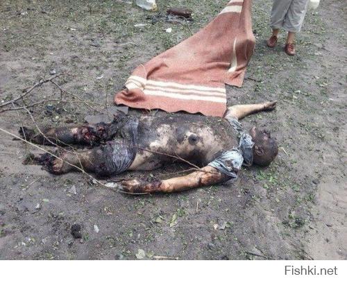 Стрелков, 21 июля 2014:
"Наступает время, когда России необходимо, наконец, принять окончательное решение: поддержит ли она по-настоящему русских Донбасса, или "сдаст" их окончательно и бесповоротно. На все остальное время уже упущено. Три месяца бездействия позволили противнику нарастить силы и создать  боеспособную армию. По крайней мере, достаточно боеспособную, чтобы уничтожать танками и артиллерией малочисленные и полубезоружные отряды ополченцев."

Путин, 04 марта 2014:
"И вот когда мы это видим, мы тогда понимаем, что беспокоит граждан Украины – и русских, и украинцев, вообще русскоязычное население, проживающее в восточных и в южных регионах Украины. Что их беспокоит? Их беспокоит вот такой беспредел. И если мы увидим, что этот беспредел начинается в восточных регионах, если люди попросят нас о помощи, а официальное обращение действующего легитимного президента у нас уже есть, то мы оставляем за собой право использовать все имеющиеся у нас средства для защиты этих граждан. И считаем, что это вполне легитимно."
" И пускай попробует кто-то из числа военнослужащих стрелять в своих людей, за которыми мы будем стоять сзади, не впереди, а сзади. Пускай они попробуют стрелять в женщин и детей! И я посмотрю на тех, кто отдаст такой приказ на Украине."