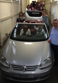 завод действительно фантастический, людей очень мало, и в основном что-то доставляют или подают роботам старых моделей. 
кажется 80 км2 солнечных батарей, и еще нас катали вот на таком монстре-автопоезде