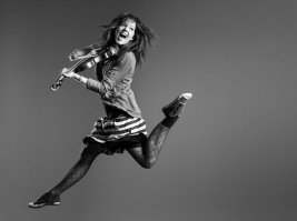 "Классика" - надоело, ничего нового, а сами пишут?
Линдси Стирлинг! Скрипка! Драйвовые мелодии, окрашенные классикой? Ритм, связка с электроникой, постоянные эксперименты, битбокс  и вообще девчонка заводная, пляшет красиво.