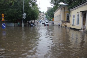 то ли дело у нас!
хохловский переулок после каждого сильного дождя