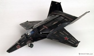 Лет хз знает сколько назад была у меня такая моделька небезызвестной фирмы Italeri. В инструкции никаких ТТХ не было, только сообщалось, что сделана она на основе аэро-космической фотосъемки. Когда появился нормальный инет (с поисковиками, картинками), на странице МиГ-овской конторы нашел сообщение, что данного самолета в природе не было и нет, а есть только модель итальянской фирмы. Но ведь фирма Italeri (вроде солидная) откуда-то взяла внешний вид данного образца? Или это все плод воображения их дизайнеров-конструкторов? В инете все перечитал, просто интересует ваше мнение. У америкосов схожая ситуация была с проектом "Аврора". Никто ничего толком не знает (правда, Наталья Андрейченко, уехав в штаты, снялась там в фильме "Аврора: операция "Перехват" - "Aurora: Operation Intercept"), только якобы один из сотрудников, связанный с этим проектом, заявил, что он настолько засекречен, что о нем если и узнают, то лет через 30 (теперь уже лет через 5-10).
МиГ-37 «Ferret» (якобы)