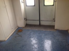 Это тебе повезло в нормальное время сесть а не в час пик. Балашихинская в час пик это ад. А по поводу контингента нужно все рекорды бьют электрички в дальнее подмосковье :) там и курят в переполненном тамбуре и с курского вокзала друганам которые в реутове залезут занимают по шесть мест одним рылом. А потом водяру жрут. Вобщем полный букет 90х :)