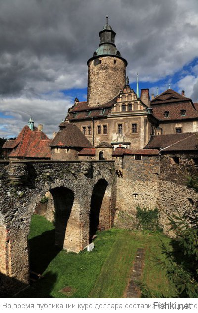 Замок Чоха в Польше (теперь) был замком в фильме "Ведьмак", сериалах "Два мира",  "Контригра" и в роли самого себя в сериале "Тайна замка шифров".