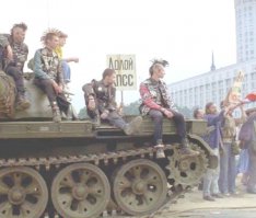 Панки из "Пургена". Сейчас они сидели бы не на танке, а в танке.