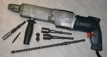 пока батя отвлекался на другой инструмент эта дрель сразу же переходила в разряд пулемёта с криком "СМОТРИ! Я РЭМБО! ТРА-ТА-ТА-ТА-ТА!!!"