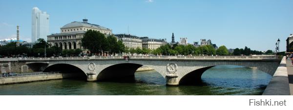 Мост Менял (фр. Pont au Change) — мост в центре Парижа, перекинутый через реку Сену. Мост Менял находится на границе 1-го и 4-го округов и соединяет остров Сите на уровне Дворца Правосудия и Консьержери с правым берегом неподалёку от театра Шатле. Своё имя мост получил из-за множества лавок менял, ранее располагавшихся в домах, которыми был застроен мост до 1788 года.