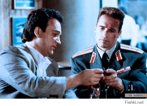 Арнольд всегда был и останется "бабником".Не смотря на то, что почти все фото тут постановочные, он и в жизни такой.Нет, я его лично не знаю конечно, просто нынче прочёл его афтобиографию (года два назад вышла).Там Шварц вполне себе откровенен в воспоминаниях.Чего только стоит его сын от горничной (долго объяснять - надо будет,сами нагуглите).И да, Шварцнегер - спасибо за детство!За те фильмы, засмотренные до дыр в 90-ые!