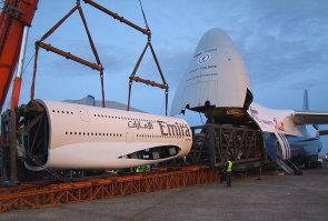 Вот на тему "самолет в самолете"