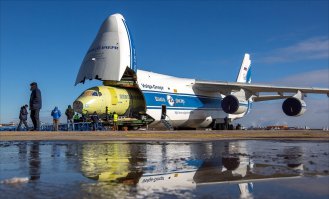 Вот на тему "самолет в самолете"