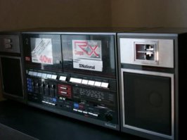 Эх, сначала был крошка Siemens, а в 1987 отец купил National! Мы с ним вместе в Краснодар ездили, в "Берёзке" за чеки покупали. В автобусе 6 часов пока назад ехали он у меня на коленях стоял. Никогда не забуду те чувства, когда дома уже сам из коробки его вытаскивал! Детство, детство...