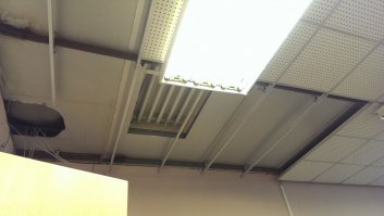 На работе. Бонус под фальш-потолком.