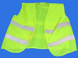 уже давно в машине вожу 2 жилетки примерно как на фото.