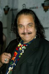 Рон Джереми  — порноактер №1 в мире,он обладал большим пенисом (24,76 см)-то бишь берётся единица 1 Рон.Такие девушки между собой разговаривают..хи хи вон идёт парень у него 0,4 Рона га га га...