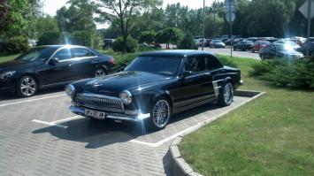 У меня около работы вот такой агрегат периодически паркуется.