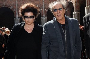 опять забыли самую главную пару, которые к тому же не расставались.
Адриано Челентано познакомился со своей будущей женой, актрисой Клаудией Мори, на съёмках фильма «Какой-то странный тип». 14 июля 1964 года они тайно обвенчались в церкви Святого Франциска в городе Гроссето