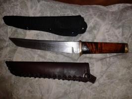 А это моё рукоблудство,клинок (250 мм) заказной с какого-то сайта с "новгородчины",остальное самопал...