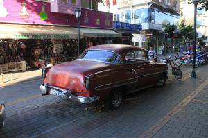 Салон-музей старинных авто в турецкой глубинке