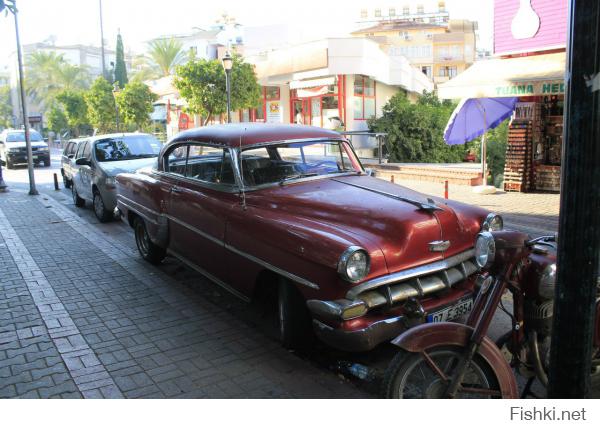 Салон-музей старинных авто в турецкой глубинке