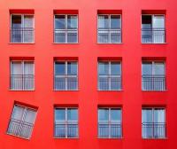 Тут всё в кучу собрано. Не надо путать - это называется дизайн:
 
А это работа рукожопа: