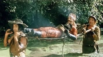 А он все по жизни так делает? Нормальные герои всегда идут в обход )))